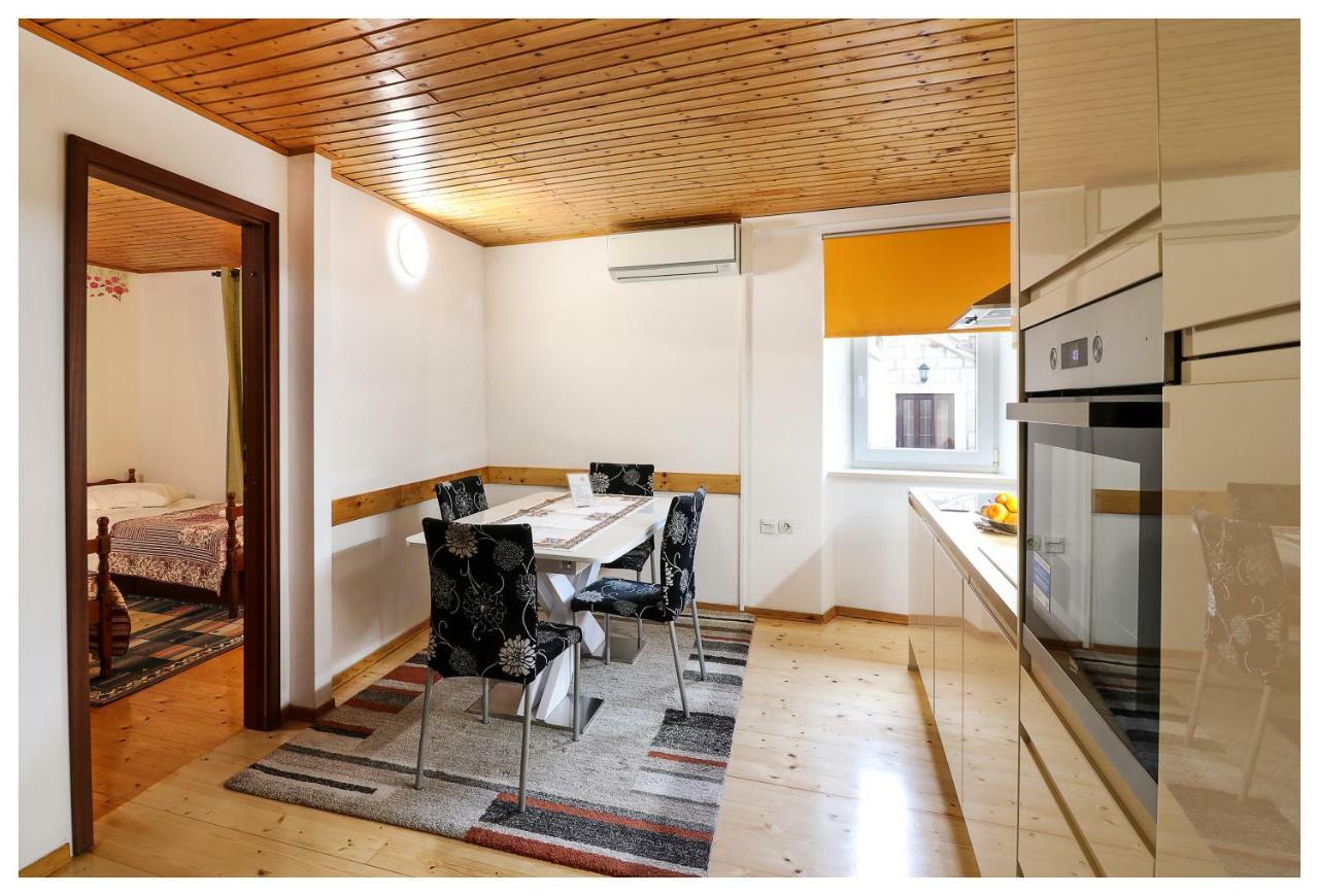 Apartments Mirabella โอมิช ภายนอก รูปภาพ